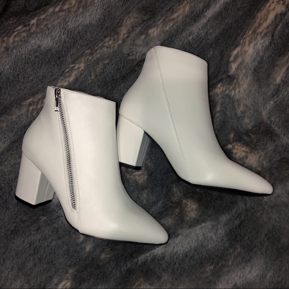 BRAND NEW White booties💫